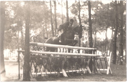 TH HIPPISME - CARTE PHOTO - Jumping Saut D'obstacles Course Hippique Cavalier Cheval - Animée Belle - Paardensport