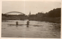 Photographie Vintage Photo Snapshot Bain Baignade Maillot Bain Couple - Other & Unclassified