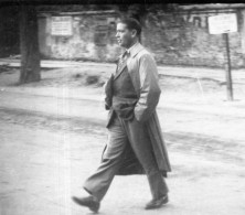 Photographie Vintage Photo Snapshot Marche Walking Street Rue Montgeron - Anonymous Persons