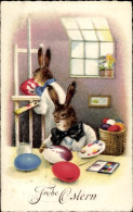 CPA Glückwunsch Ostern, Osterhasen Bemalen Eier - Easter
