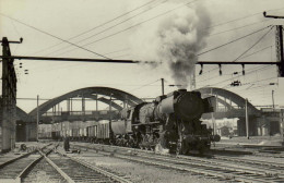 Train En Gare à Identifier - Cliché J. Renaud - Eisenbahnen