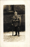 Photo CPA Deutscher Soldat In Uniform, Standportrait Mit Marschgepäck - Other & Unclassified