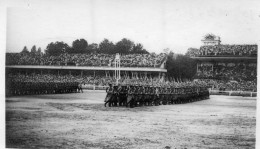 Photographie Vintage Photo Snapshot Militaire Uniforme Armée Military Défilé - Guerre, Militaire