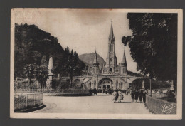 CPA - 65 - Lourdes - La Basilique Et La Vierge Couronnée - Circulée - Lourdes