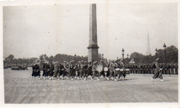 Photographie Vintage Photo Snapshot Militaire Uniforme Armée Military Défilé - Oorlog, Militair