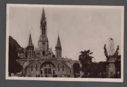 CPA - 65 - Lourdes - La Basilique Et La Vierge Couronnée - Non Circulée - Lourdes