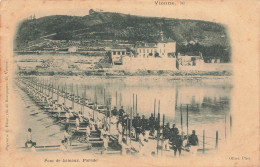 CPA Vienne-Pont De Bateaux-Parade     L2949 - Vienne