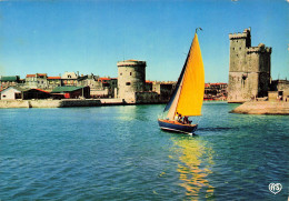 17 LA ROCHELLE ENTREE VIEUX PORT - La Rochelle