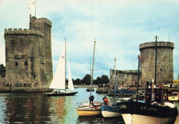 17 LA ROCHELLE ENTREE VIEUX PORT - La Rochelle