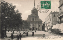 FRANCE - Clermont Ferrand - La Place De Jaude Et L'église Saint Pierre Des Minimes - LL - Animé - Carte Postale Ancienne - Clermont Ferrand