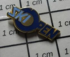 3122 Pin's Pins / Beau Et Rare / MARQUES / SKI OPEN Mini Pin's Par DECAT - Merken