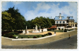 Cpsm Colorisée Saint Omer - Le Monument Et La Gare - Saint Omer