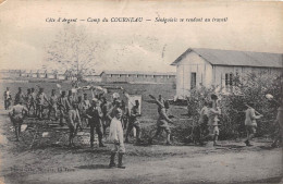 Camp Du COURNEAU - 1917 - Sénégalais Se Rendant Au Travail - Militaria - Militaires - Autres & Non Classés