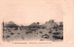 CPA - GUINÉE Française - Village Foula Construction Des Cases - Edition A.Chevrier Cie - Französisch-Guinea