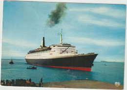 LD61 : Manchez :  CHERBOURG :  La  Bateau  Paquebot  Queen  Elisabeth 1974 - Cherbourg