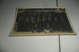 CARTE PHOTO MILITAIRE SUR LEUR KEPI NUMERO 77 - Other & Unclassified