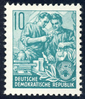366 Fünfjahrplan 10 Pf ** - Unused Stamps