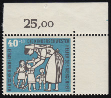 246 Kinderpflege 40+10 Pf Kinderschwester ** Ecke O.r. Zähnung Dg-1+ - Unused Stamps