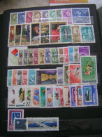 HONGRIE LOT DE 502 TIMBRES DIFFERENTS + 25 DOUBLES OBLITERES - Lotes & Colecciones