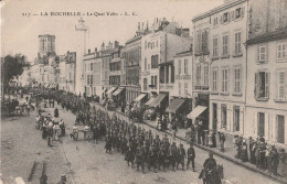 LA ROCHELLE QUAI VALIN MILITAIRES DEFILE - La Rochelle
