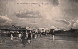 CPA - DJIBOUTI - Souvenir ... Le Débarcadère - Edition R.Vorperian - Dschibuti