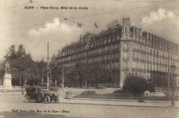 DIJON Place Darcy ;Hotel De La Cloche Superbe Voiture D'epoque à Identidier RV - Dijon