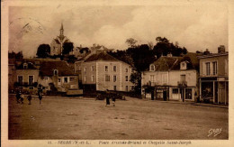 Delcampe - SEGRE   ( MAINE ET LOIRE ) PLACE ARISTIDE-BRIAND ET CHAPELLE SAINT-JOSEPH - Segre