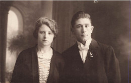 CARTE PHOTO - Femme - Homme - Couple - Portrait - Carte Postale Ancienne - Photographie
