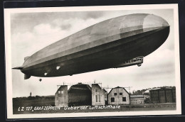AK LZ Graf Zeppelin über Der Luftschiffhalle  - Zeppeline