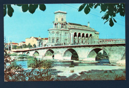 Macédoine. Skopje. Pont De Pierre Sur Le Vardar Et Foyer Militaire De L'armée JNA Avant Le Séisme Du 26 Juillet 1963. - North Macedonia