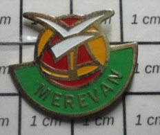 1012A Pin's Pins / Beau Et Rare / BATEAUX / VOILIER VOILES ROUGES MEREVAN - Schiffahrt