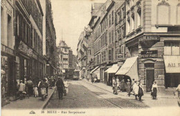 METZ  Rue Serpenoise Animée Commerces Tramway RV - Metz