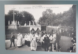 65 Lourdes La Procession Du Saint Sacrement - Lourdes