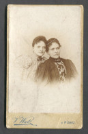 Young Ladies, Cabinet Photo On Cardboard Atelier Wietz Pisak Czech Republic, D 11 X 7  Cm - Anonyme Personen