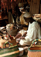 CPM - OUAGADOUGOU - Habile Artisan Sur Le Marché - Edition Pierron - Burkina Faso