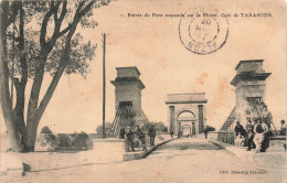 FRANCE - Tarascon - Entrée Du Pont Suspendu Sur Le Rhône - Animé - Carte Postale Ancienne - Tarascon