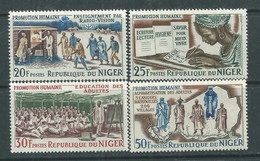 Niger  N° 158 / 61  XX Promotion Humaine, La Série Des  4  Valeurs Sans Charnière, TB - Niger (1960-...)