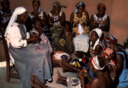 CPM - OUAGADOUGOU - Centre Social (Photo V.de Decker) - Edition La Savane - Burkina Faso