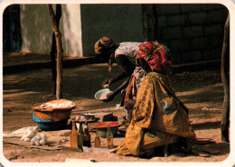CPM - CAMEROUN - Petit Métier D'Afrique (Cuisinière) - Photo Ph.Poux - Edition Hachette - Camerun