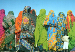 CPM - NIGER - TÉNÉRÉ Les Femmes Fêtent L'ouverture Du Centre De Santé... Photo R.Neumiller - Edition SOS Sahel - Niger