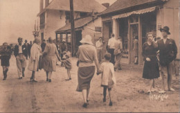 CPSM, Ile De Noirmoutier, Au Bois De La Chaize, Groupe De Promeneurs, Belle Animation - Noirmoutier