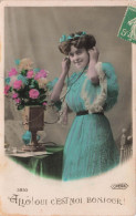 FANTAISIES - Femme Téléphonant - Carte Postale Ancienne - Femmes
