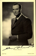CPA Schauspieler Hans Stüwe, Portrait, Zigarette, Ross Verlag A 9508/1, Autogramm - Attori