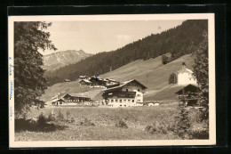 AK Baad /Kleinwalsertal, Ortsansicht Mit Dem Sporthotel  - Altri & Non Classificati