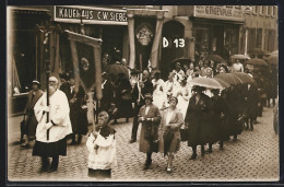 Foto-AK Kevelaer, Wallfahrtsprozession Passiert Das Kaufhaus C. W. Sieber  - Kevelaer