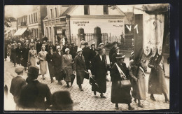 Foto-AK Kevelaer, Wallfahrtsprozession Am Cigarrenhaus Alt Derp  - Kevelaer