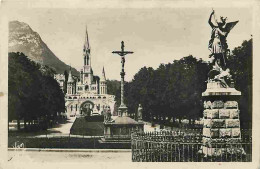 65 - Lourdes - Ville Connue Pour Son Pèlerinage Chrétien - CPA - Voir Scans Recto-Verso - Lourdes