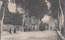 CPA, Saintes, Avenue Gambetta, Animée Avec Train Vapeur - Saintes