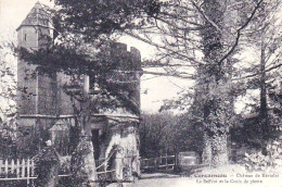 29  - CONCARNEAU -  Chateau De Kériolet  - Le Beffroi Et La Croix De Pierre - Concarneau