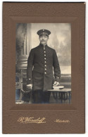 Fotografie R. Minzloff, Tilsit, Beamter In Uniform Mit Schirmmütze Und Mustasch  - Professions